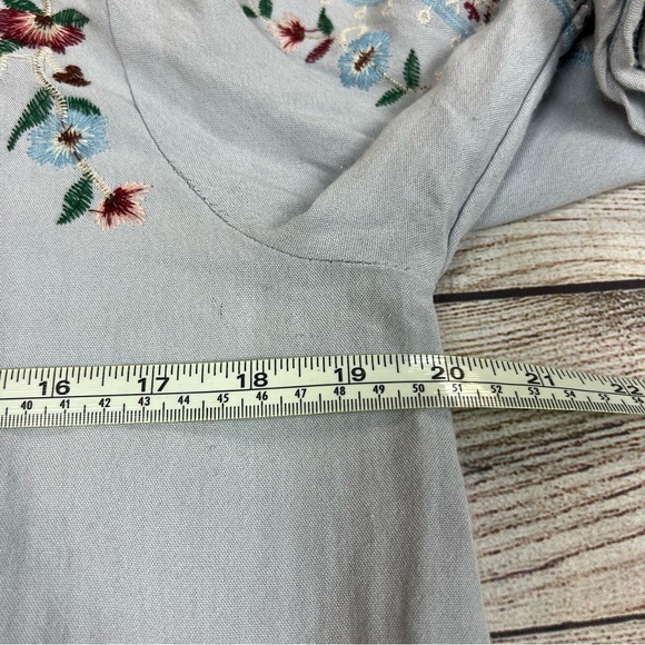 Umgee Blue Floral Embroidered Bell Sleeve Blouse Size S - Picture 10 of 11